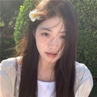 云雾笼罩的山峰